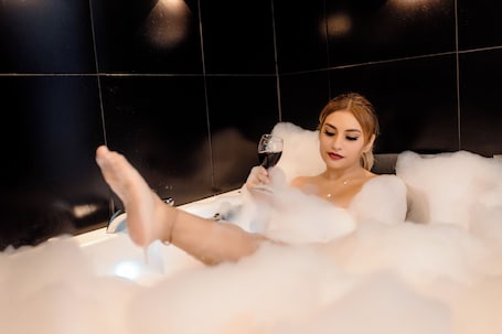 In-room safe, free WiFi. Gatsby by HC Hoteles