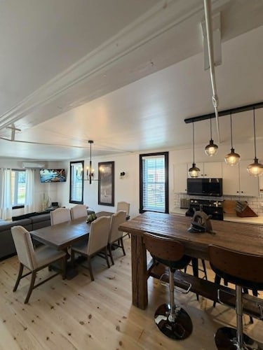 2 bedroom home, Sleeps 6