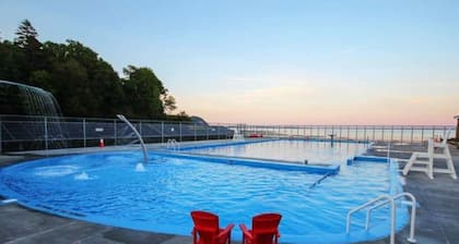 2 bedroom home, Sleeps 6