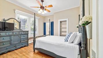 3 bedrooms, desk, iron/ironing board, free WiFi