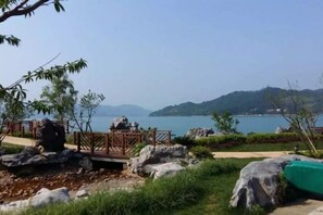 المنطقة المحيطة بالمنشأة