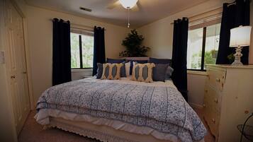 4 bedrooms, iron/ironing board, free WiFi, bed sheets