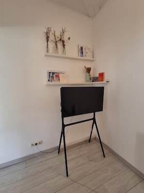 Interior - Maison de Vacances, Dans un Écrin de Verdure, Près de la mer (La Garde)