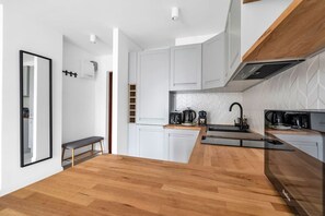 Fridge, microwave, oven, stovetop - Warsaw Wola - 13th Floor, City View, Metro Nearby - by Rentujemy (Warszawa)