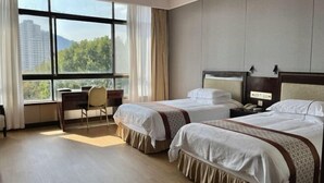 A hotel room with two beds, a desk, and a chair. - SMQJSZ (Sanmen)