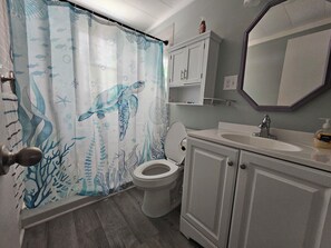 Bruser, hårtørrer, håndklæder, Sæbe