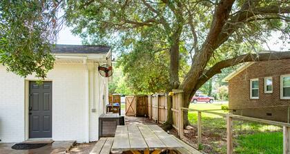 James Island Airstream- Between Downtown & Folly Beach. Creekside Glamping!