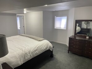 4 Schlafzimmer, Schreibtisch, Bügeleisen/Bügelbrett, Reisekinderbett