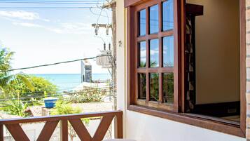 Caja de seguridad en la habitación y cortinas blackout