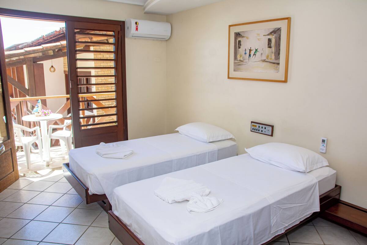 Phòng đơn Deluxe, quang cảnh hồ bơi | Két bảo mật tại phòng, màn/rèm cản sáng, bàn ủi/dụng cụ ủi quần áo