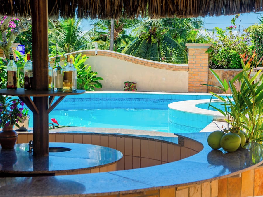 2 piscinas techadas, sillones reclinables de piscina