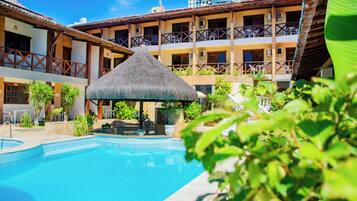 2 piscinas techadas, sillones reclinables de piscina