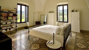 1 bedroom, Egyptian cotton sheets, premium bedding, down comforters - masseria celeste (Fasano)