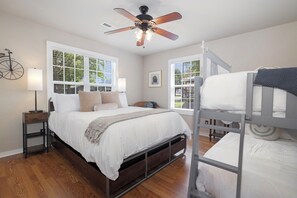 2 bedrooms, in-room safe, desk, iron/ironing board