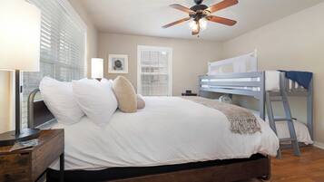 2 bedrooms, in-room safe, desk, iron/ironing board