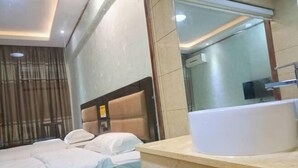 Ảnh chưa phân loại, 3 trong số 106 ảnh, nút