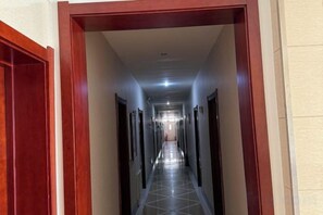 المنشأة من الداخل
