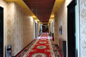 Interior - Xiaohonglou Hotel, Luohe (Nehe)