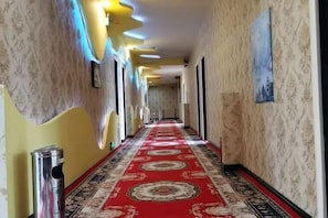 Interior - Xiaohonglou Hotel, Luohe (Nehe)