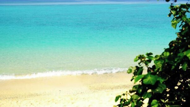 A beach with clear turquoise water and a sandy shore. - DUO ‧ OKINAWA (Onna)