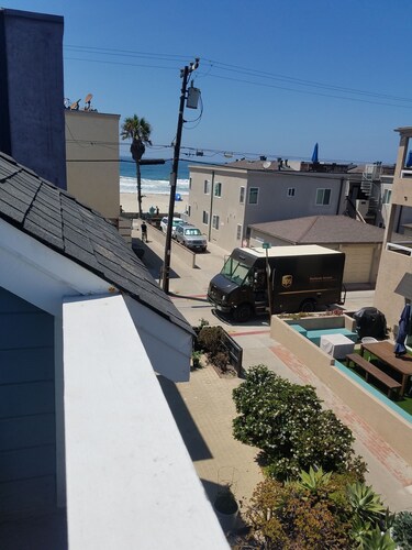 GREAT location!!!  Last minute deals!  Walking distance to ocean, Belmont Park