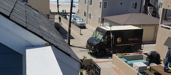 GREAT location!!! Last minute deals! Walking distance to ocean, Belmont Park