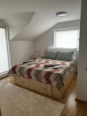 4 chambres, fer et planche à repasser, Wi-Fi, draps fournis