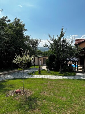 Property grounds - Luxury private pool Villa in Sarajevo. (Sarajevo)