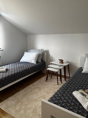 4 bedrooms, iron/ironing board, WiFi, bed sheets