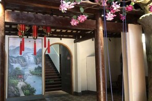 A staircase leading to a room with a traditional Chinese painting. - Guiyuan Tianqiaoshe Smart Hotel (Wenchang Middle School) (Wenchang)