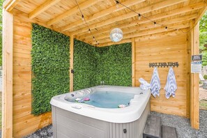 Bañera de hidromasaje al aire libre
