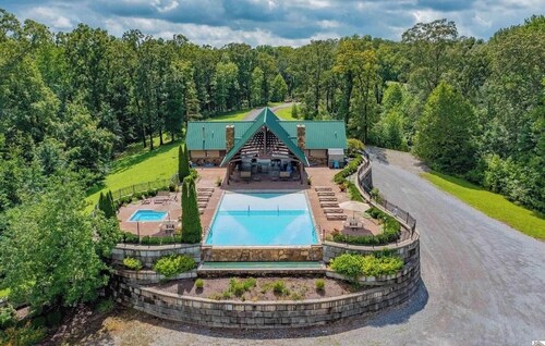 New! Blue Oasis- Lakefront Getaway only 20 minutes from Murray State University.