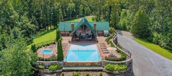 New! Blue Oasis- Lakefront Getaway only 20 minutes from Murray State University.