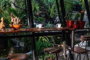 Outdoor dining - Crystal Resort (Nakhon Ratchasima)