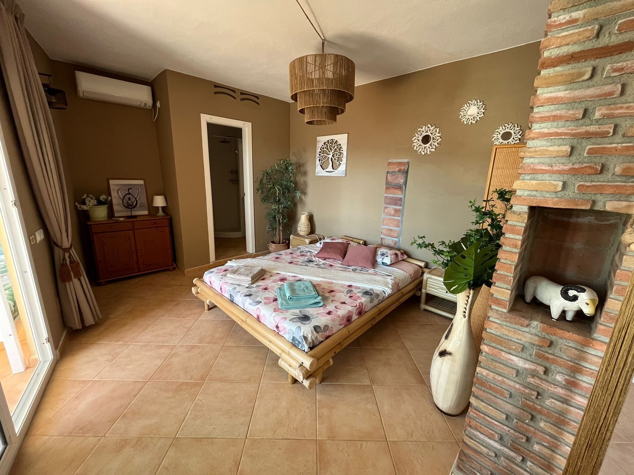 2 bedrooms, desk, travel crib, WiFi