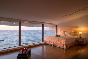 8 bedrooms, in-room safe, iron/ironing board, free WiFi