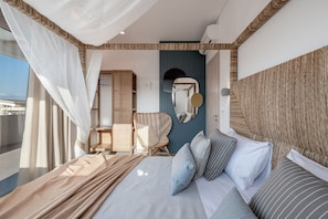 8 bedrooms, in-room safe, iron/ironing board, free WiFi