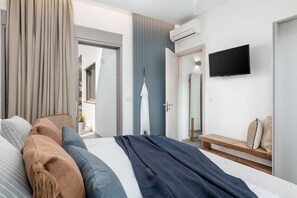 3 bedrooms, in-room safe, iron/ironing board, free WiFi