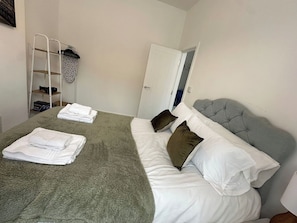 1 soverom, strykejern/-brett, wi-fi (inkludert) og senget øy