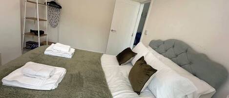 1 Schlafzimmer, Bügeleisen/Bügelbrett, kostenloses WLAN, Bettwäsche