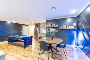 Games room - Sleeps 22—Pickleball~Hot Tub~Pool Table~Games (Broken Arrow)