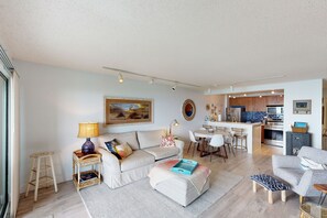 TV, fireplace - Single-level lakefront hideaway with a deck, fireplace, & washer/dryer (Glen Arbor)