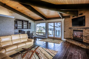 Televisión, chimenea, oficina