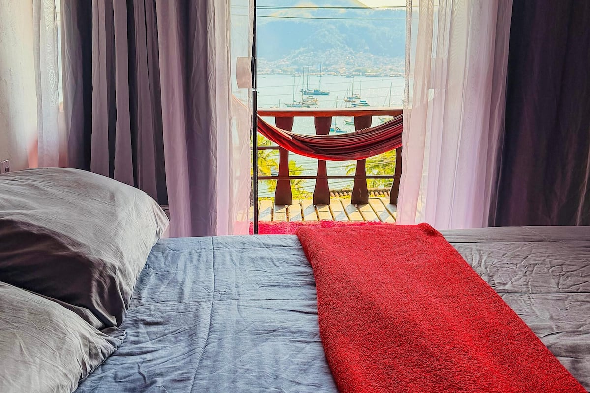 Deluxe Room, Sea View | Free WiFi, bed sheets
