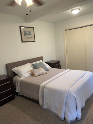 2 slaapkamers, een strijkplank/strijkijzer, wifi, beddengoed
