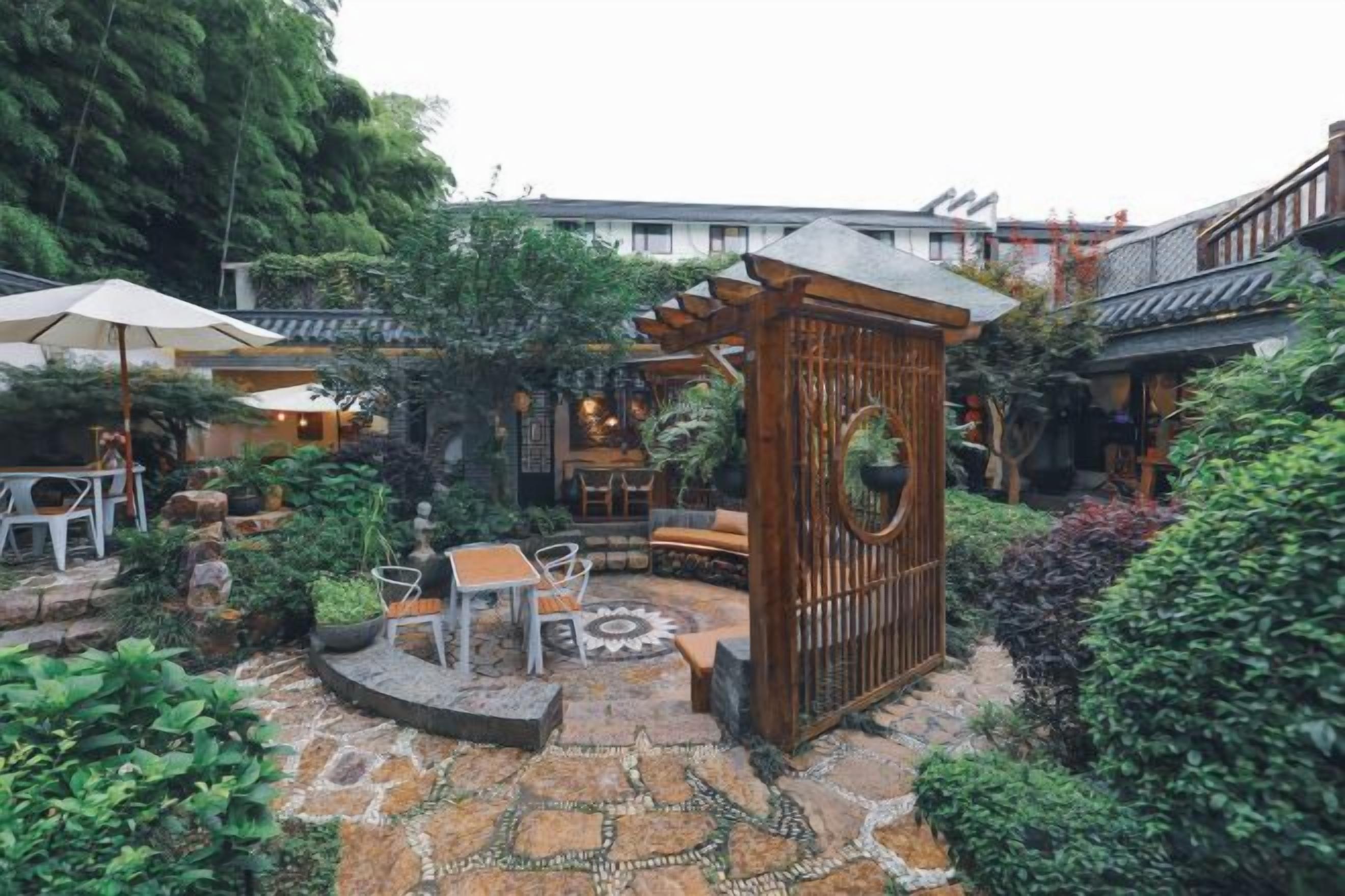 Khu ẩm thực ngoài trời
