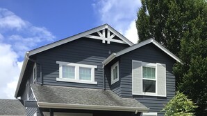 Exterior - 4 Bedroom with all the things! (Eugene)