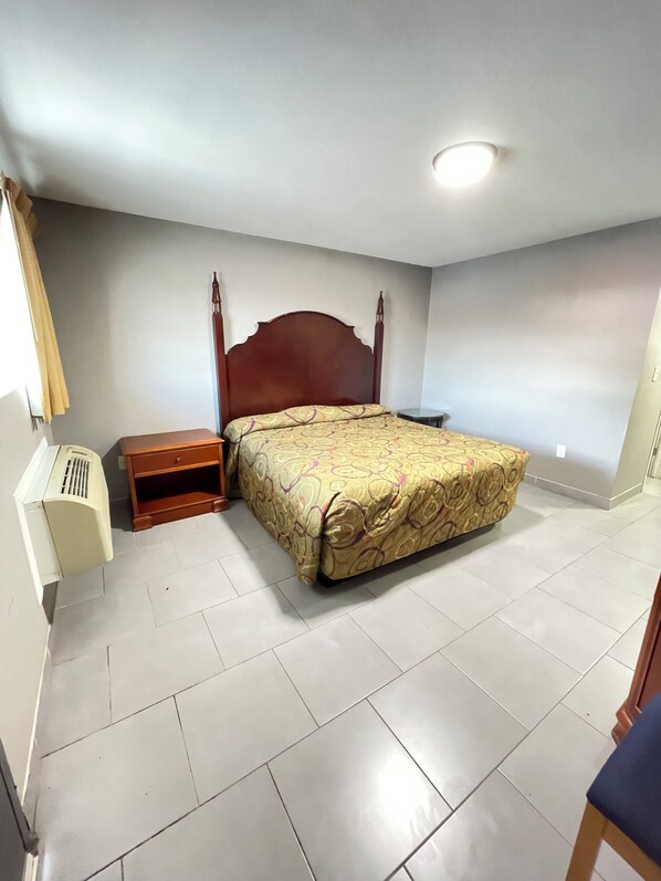 غرفة - غرفة نوم واحدة - للمدخنين - بمطبخ مصغر | واي فاي مجانًا وملاءات أسرّة