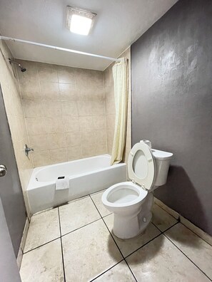 Bathroom - Westerner Motel (Port Allen)