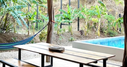 CASA ULYSSE
2-bedroom house near Tamarindo with swimming pool in the nature